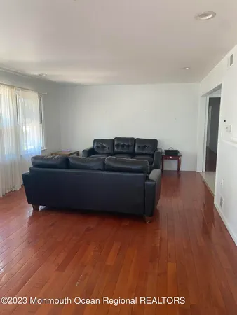 $2,600 | 275 Garfield Avenue, Oakhurst, NJ 07755