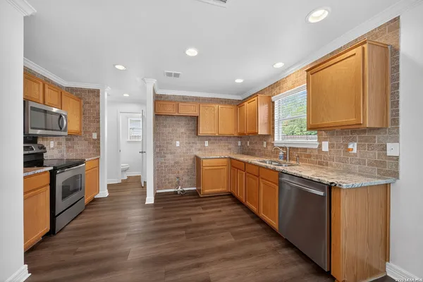 $1,800 | 9827 Palomino Oaks, San Antonio, TX 78254