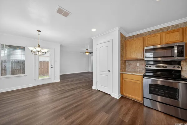 $1,800 | 9827 Palomino Oaks, San Antonio, TX 78254