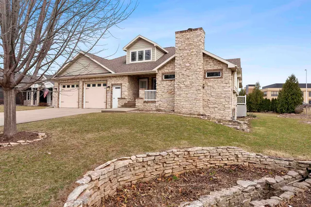 $454,900 | 1499 Fox River Drive, De Pere, WI 54115