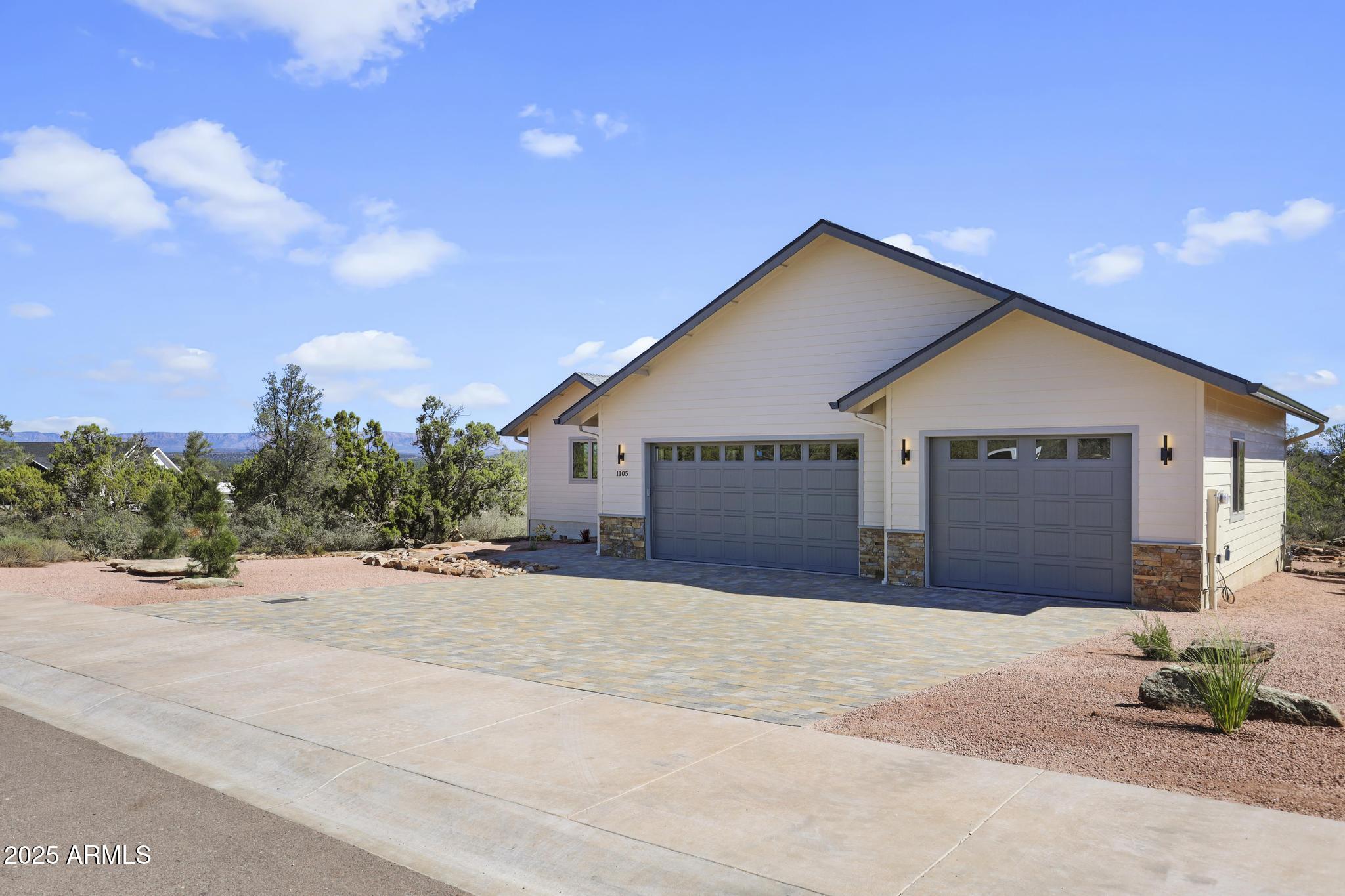 1105 South Kinzer Court Payson, AZ 85541 - Photo 5 of 44 a front view of a house with a yard and garage