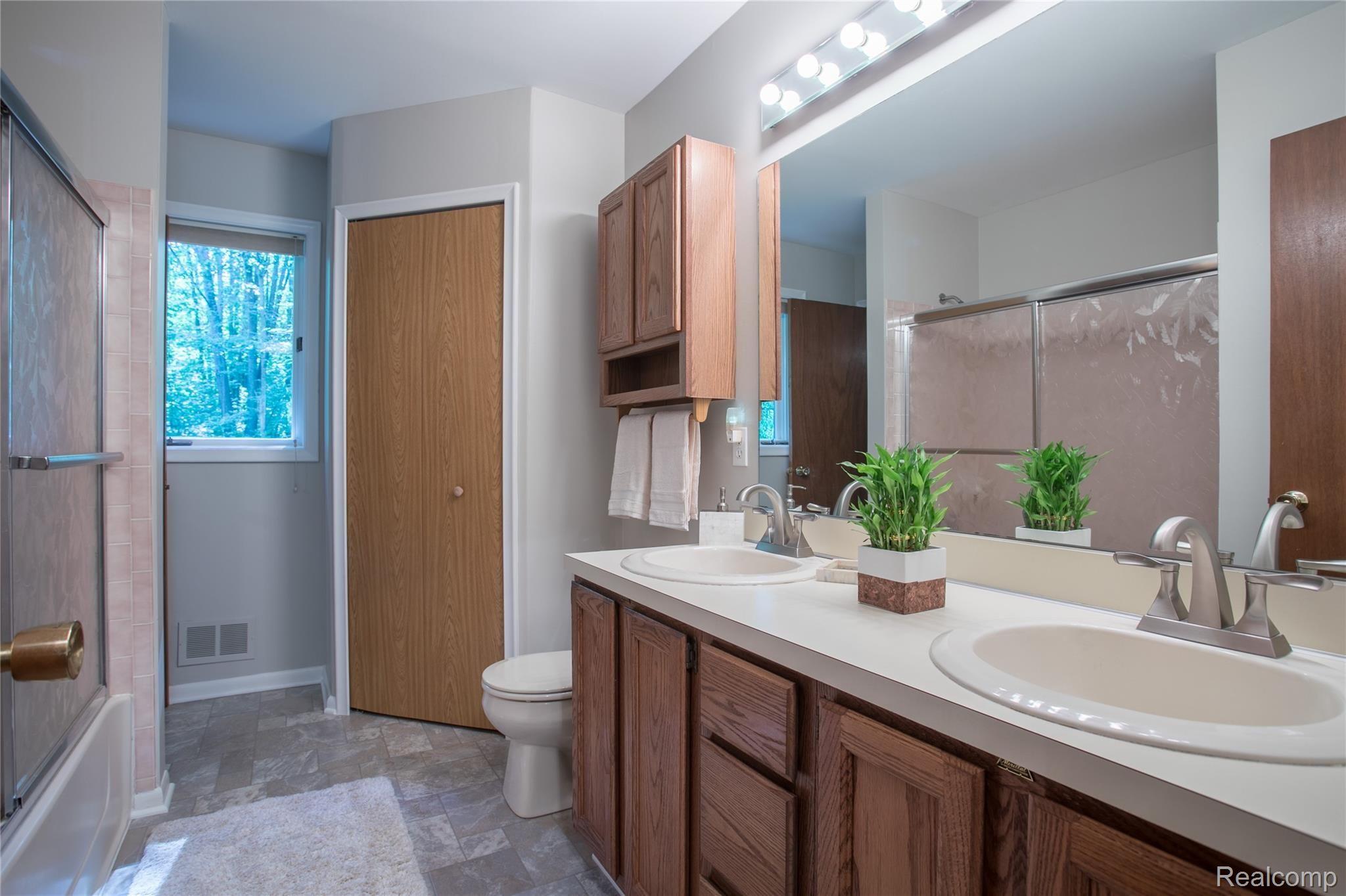 5294 Copley Square Road Grand Blanc, MI 48439 - Photo 12 of 31 TIDP1398-HDR.jpg