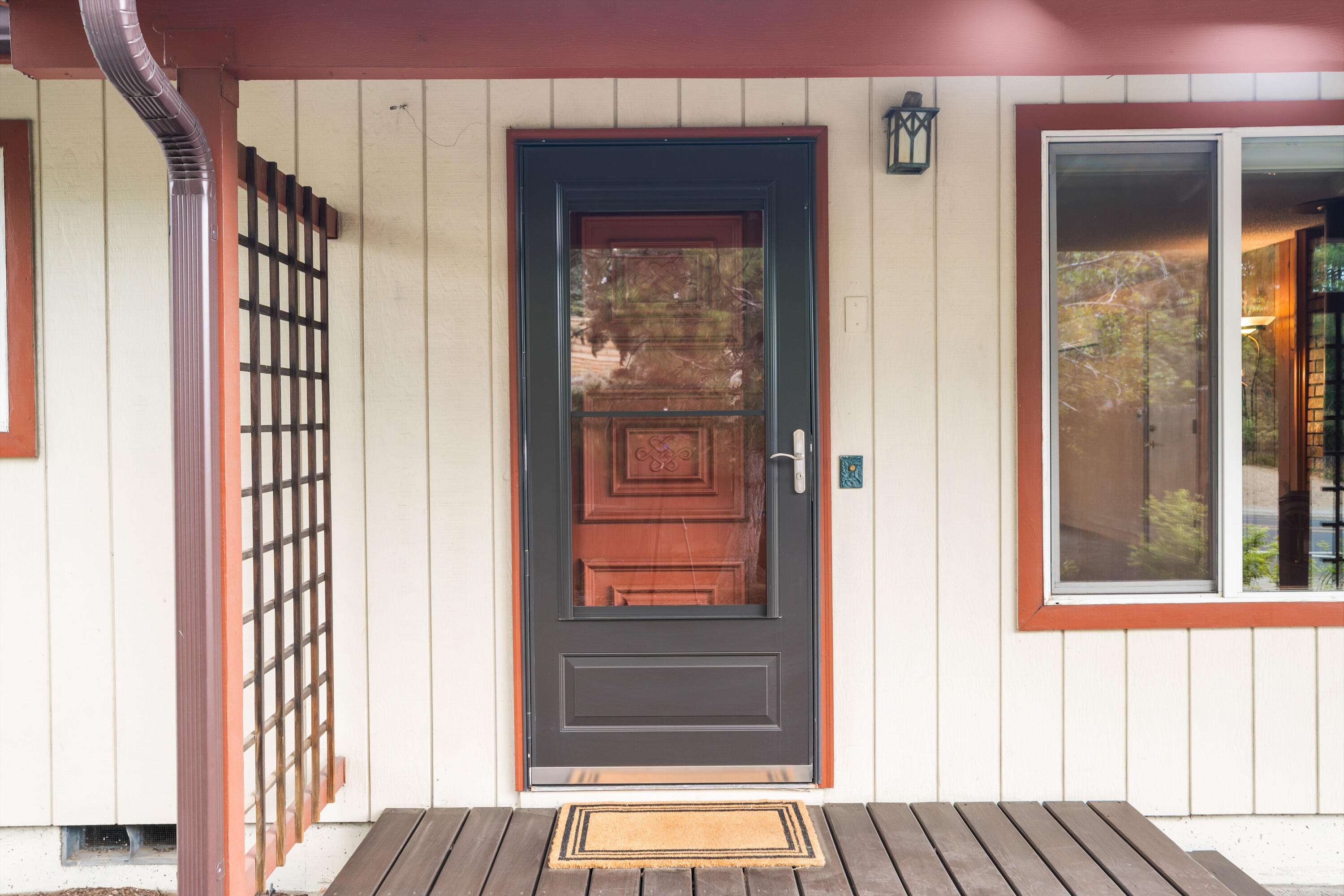 1627 Northeast Bear Creek Road Bend, OR 97702 - Photo 6 of 46 .
