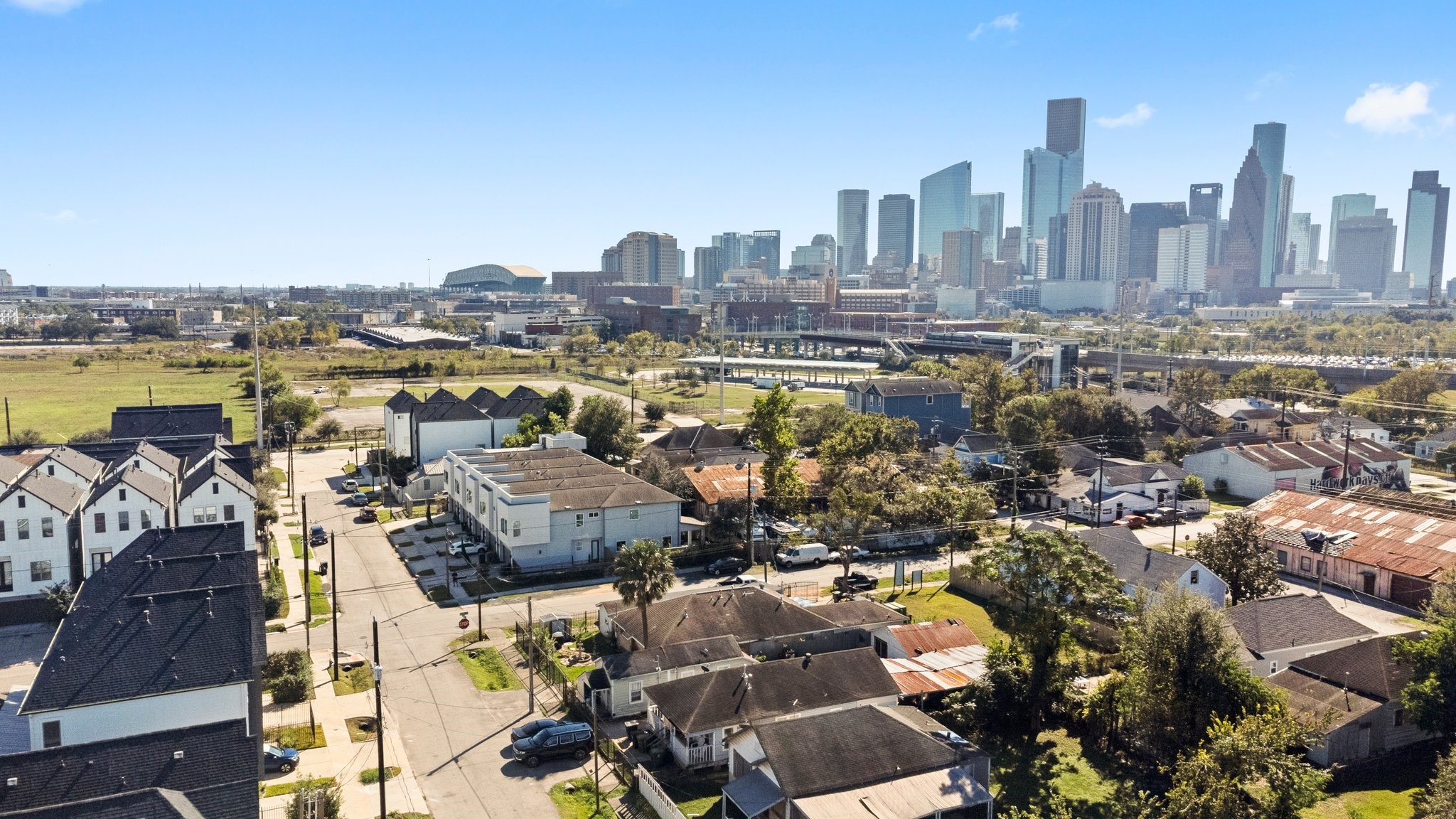1602 Chestnut Street Houston, TX 77009 - Photo 41 of 49 a view of a city