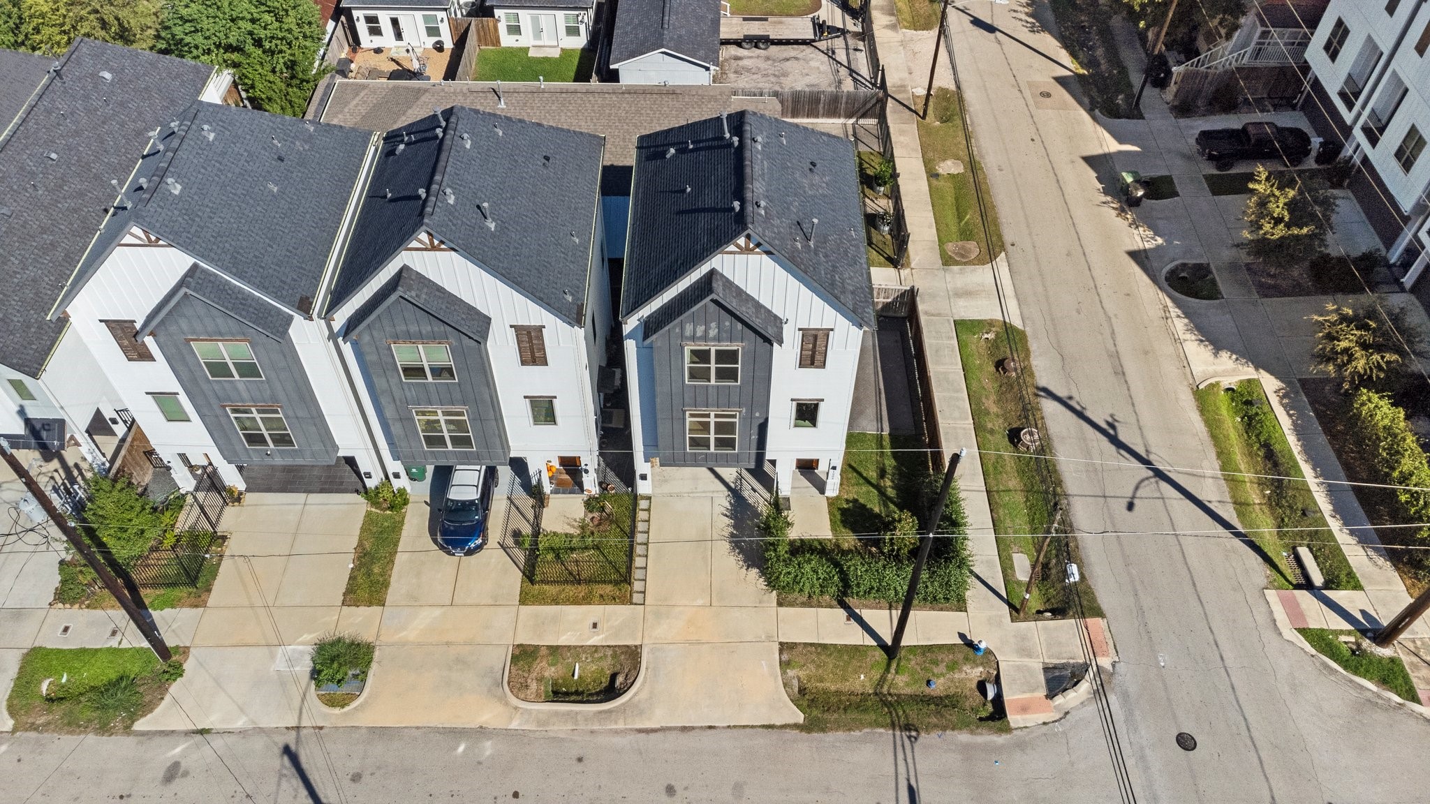 1602 Chestnut Street Houston, TX 77009 - Photo 43 of 49 a view of multiple houses with yard