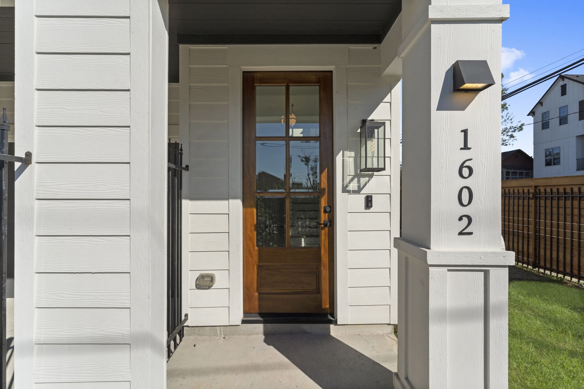1602 Chestnut Street Houston, TX 77009 - Photo 10 of 49 a view of front door of house
