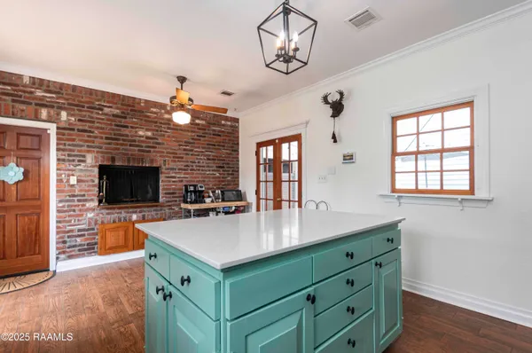 $2,030 | 211 Ursuline Street, Lafayette, LA 70506