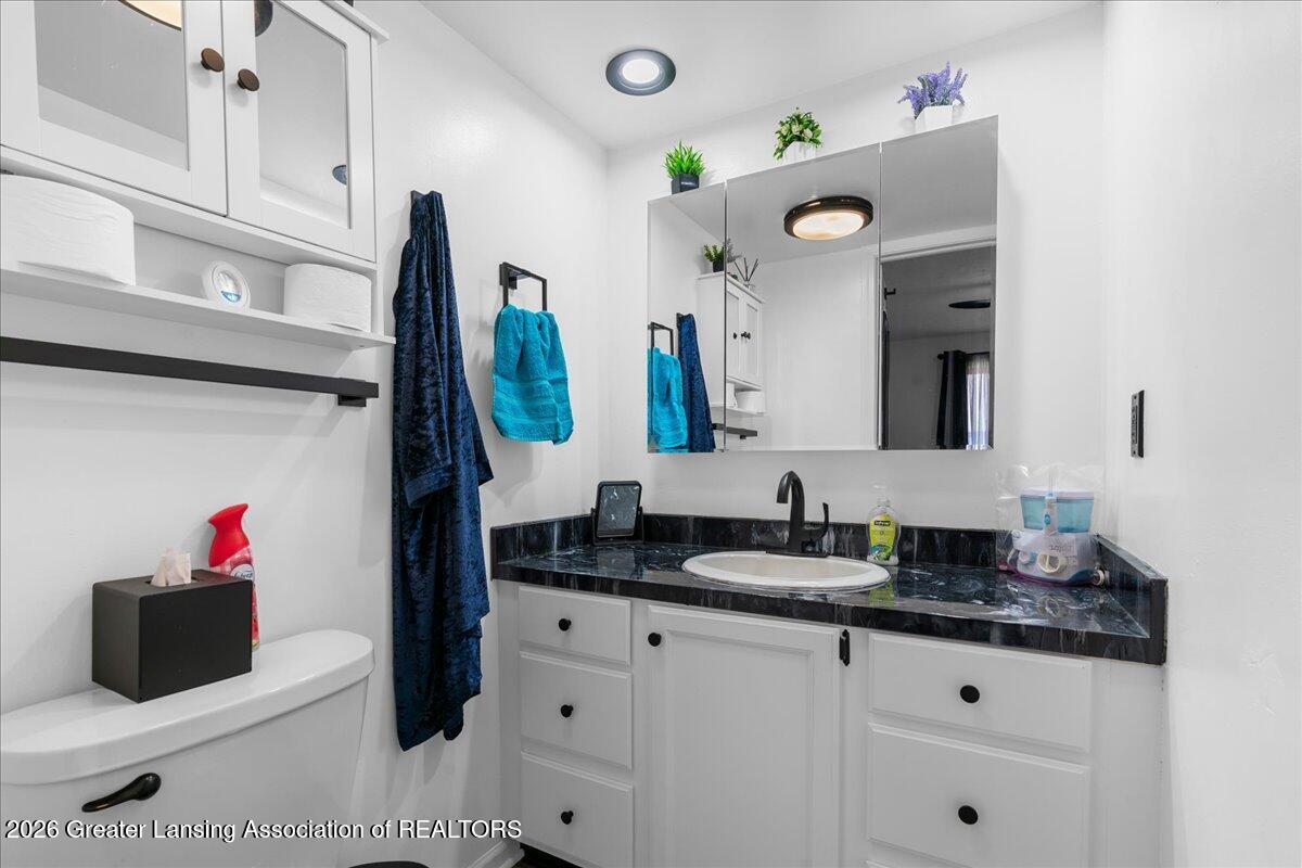 225 East Jolly Road, Unit F3 Lansing, MI 48910 - Photo 21 of 26 23-Media Jett - 17