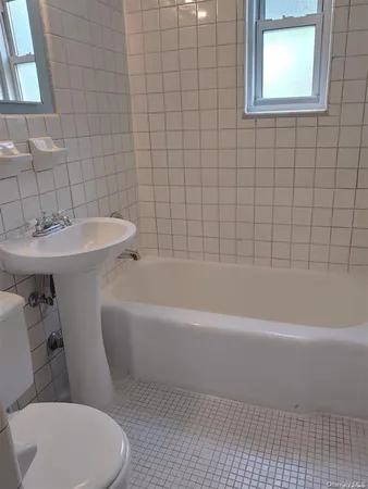 $2,100 | 263-01 74th Avenue, Unit 2 | Glen Oaks