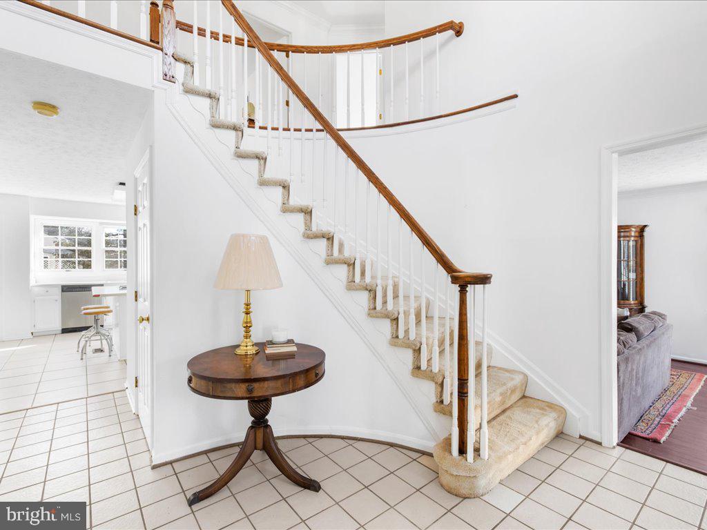 919 Metfield Road Towson, MD 21286 - Photo 3 of 38