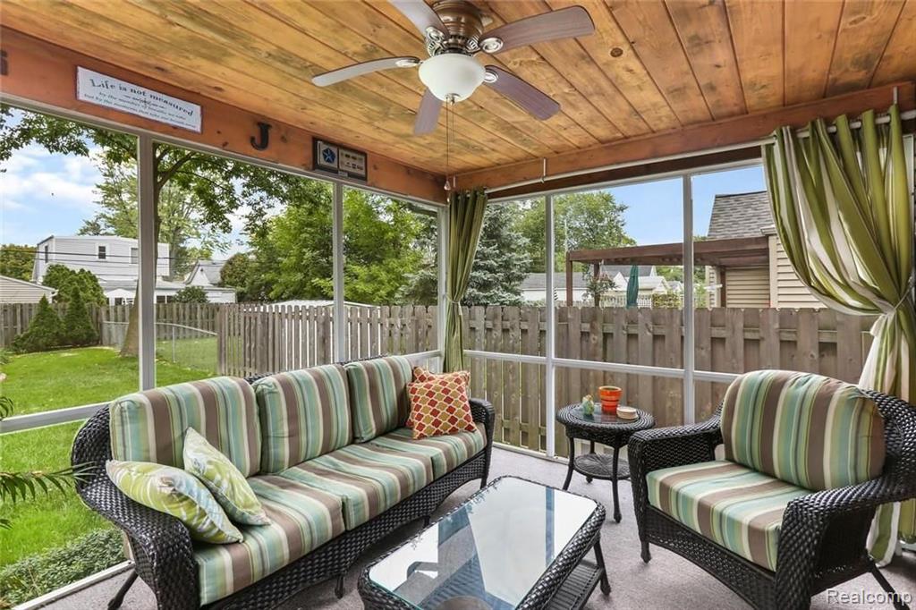 1600 Roslyn Road Grosse Pointe Woods, MI 48236 - Photo 21 of 24