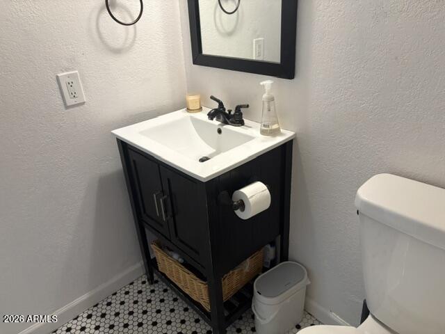 4718 West Shangri-la Road Glendale, AZ 85304 - Photo 11 of 14 Hall Bath 1