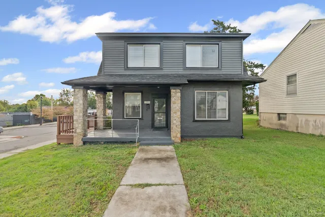 a view of a house with a yard