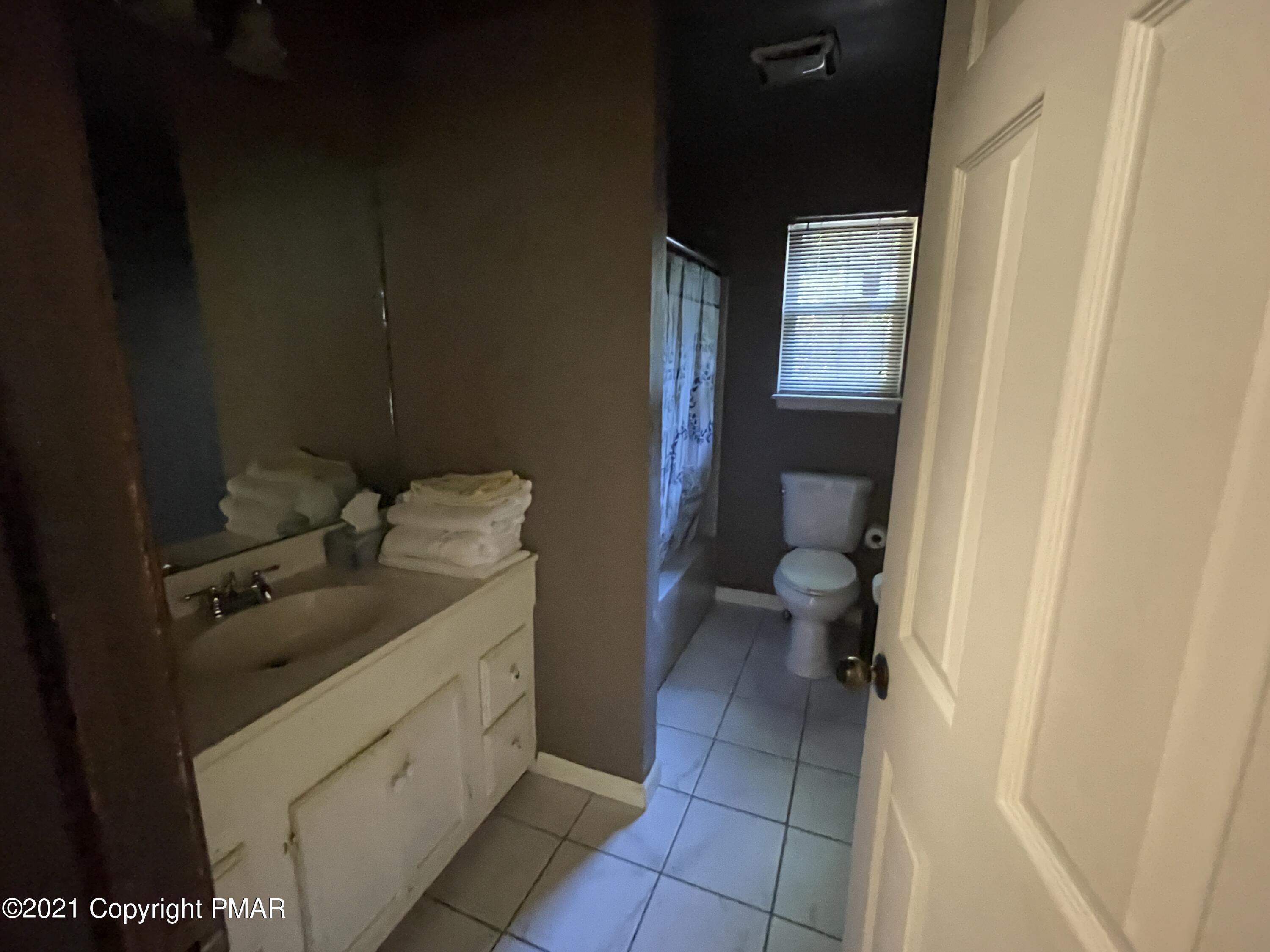 406 Upper Rdg Drive Effort, PA 18330 - Photo 12 of 18 Bathroom