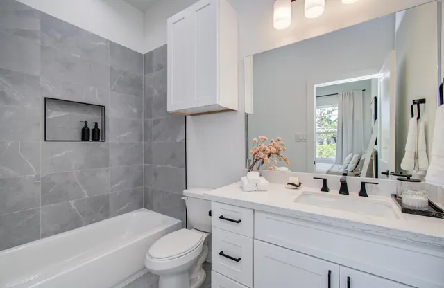 $699,000 | 8702 Ojeman Crk Lane, Houston, TX 77055