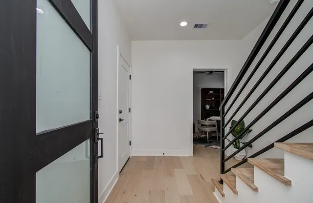 $699,000 | 8702 Ojeman Crk Lane, Houston, TX 77055