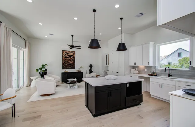 $699,000 | 8702 Ojeman Crk Lane, Houston, TX 77055