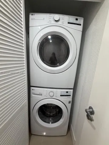 an empty room with a empty space