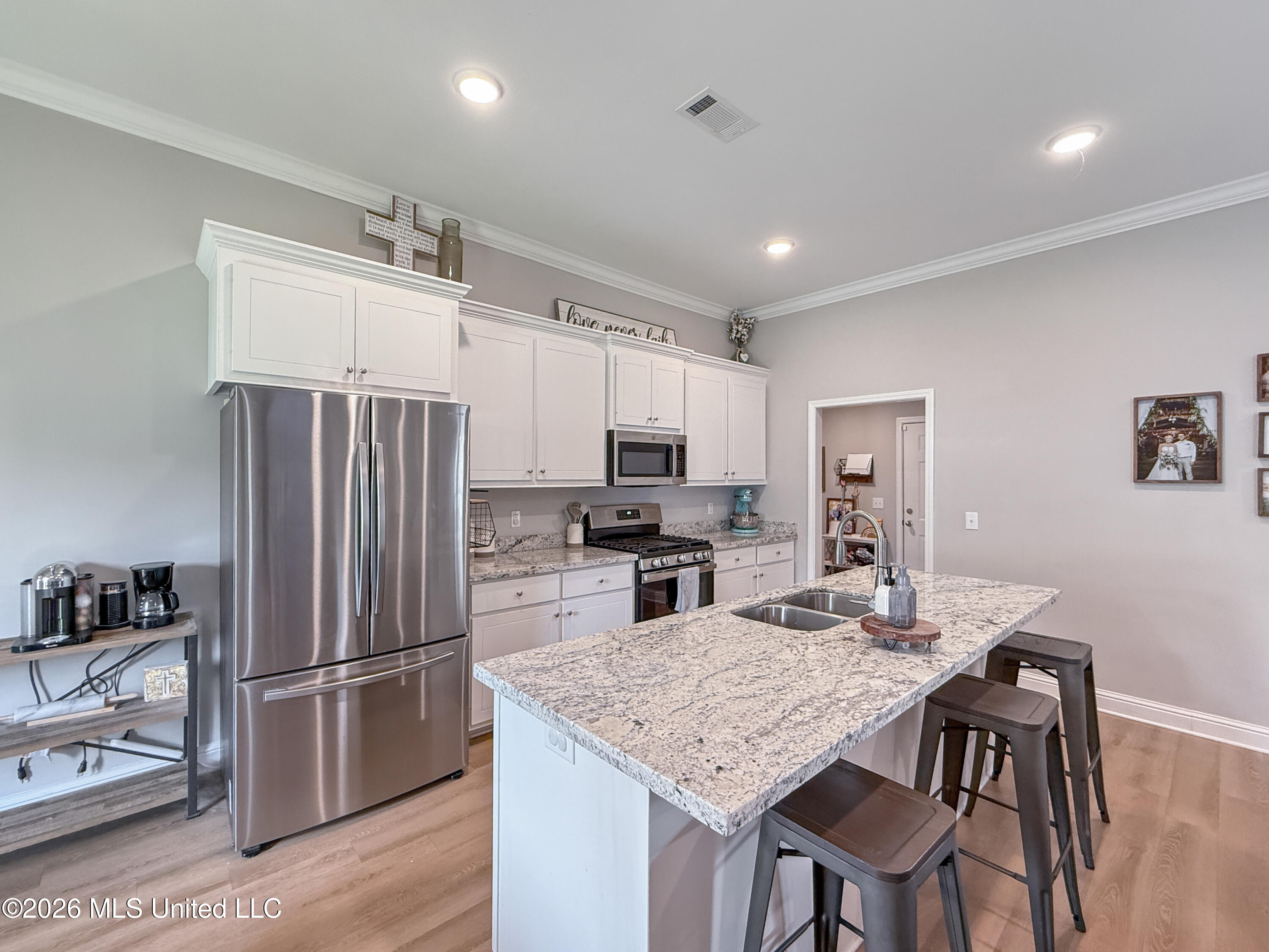 708 Silver Bend Pearl, MS 39208 - Photo 9 of 23 b4bcdb519cf60f6d2793d31b9c0ea258ee30f369