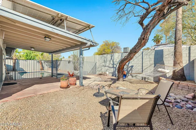 a view of a dinning table and chairs in the patio