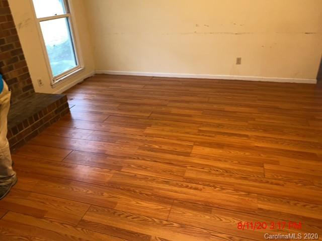 8221 Barncliff Road Charlotte, NC 28227 - Photo 3 of 19 Gallery Image 3