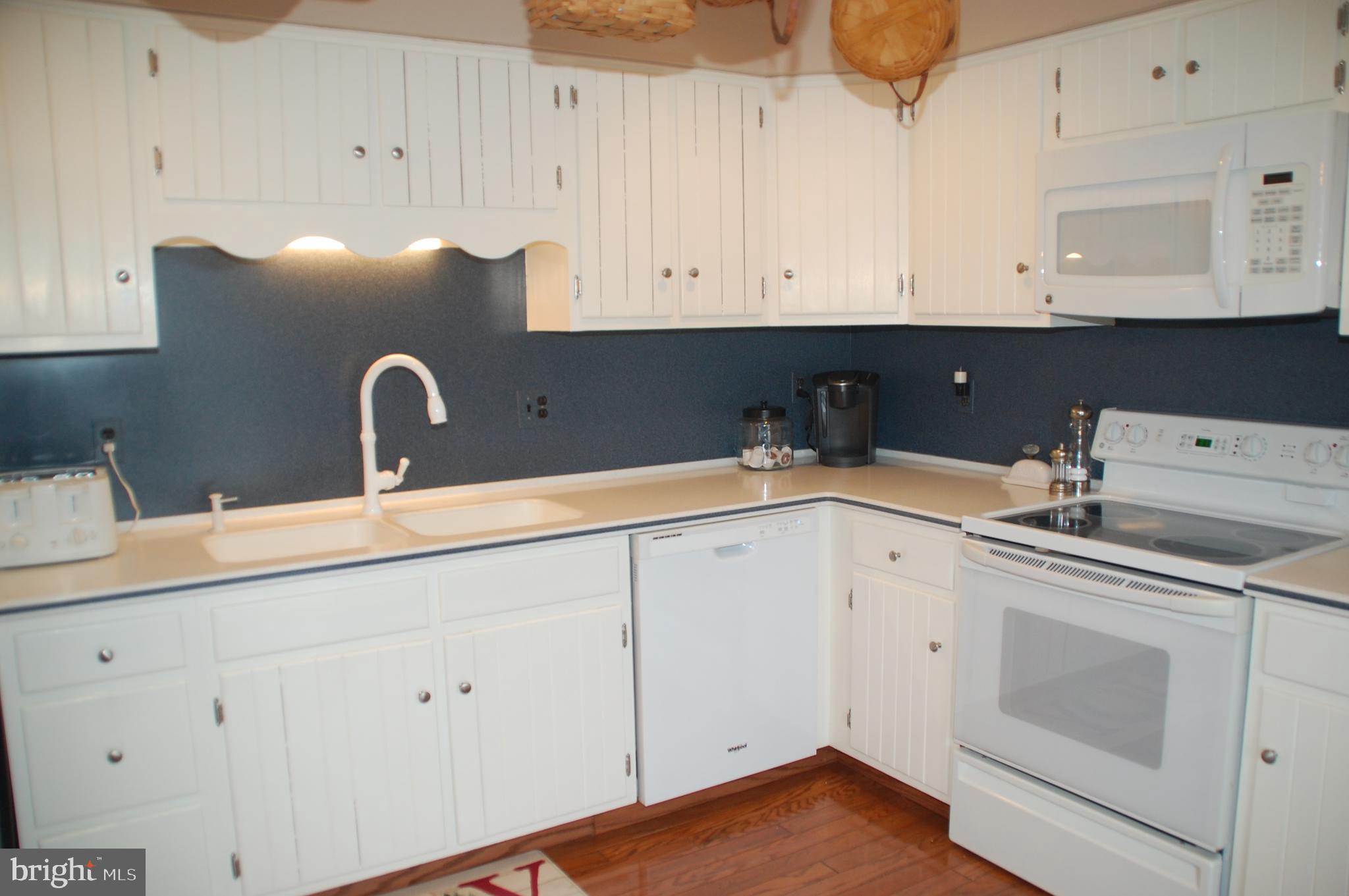 471 Mininger Road Souderton, PA 18964 - Photo 12 of 53 with crown molding, recessed lighting,...