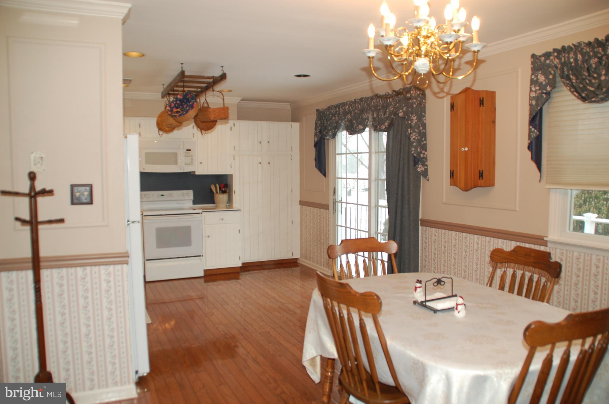 471 Mininger Road Souderton, PA 18964 - Photo 8 of 53 This Country Kitchen has a lot to offer...