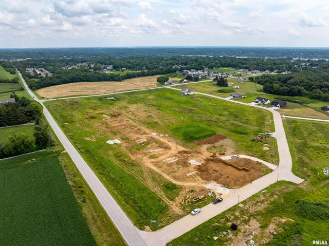 $418,419 | 37 Frank Court, Le Claire, IA 52753