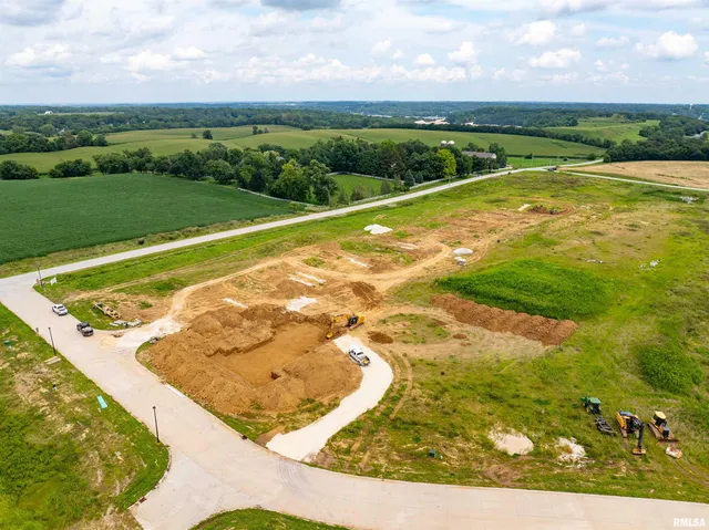 $418,419 | 37 Frank Court, Le Claire, IA 52753