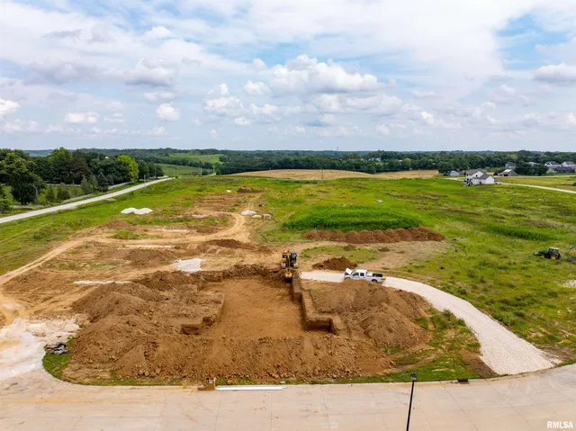 $418,419 | 37 Frank Court, Le Claire, IA 52753