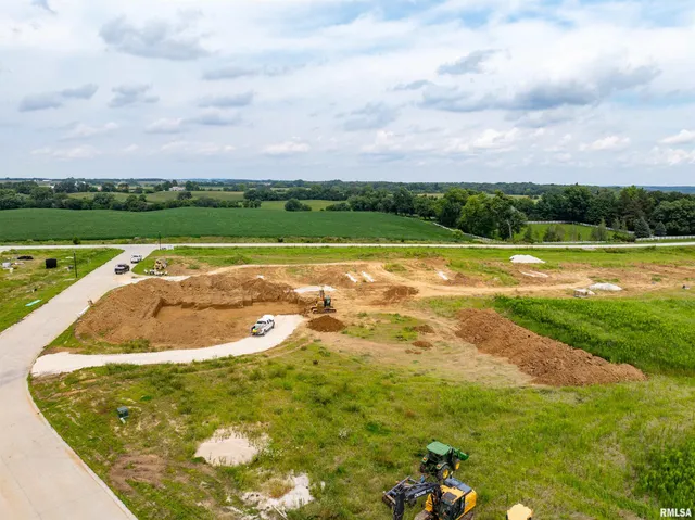 $418,419 | 37 Frank Court, Le Claire, IA 52753