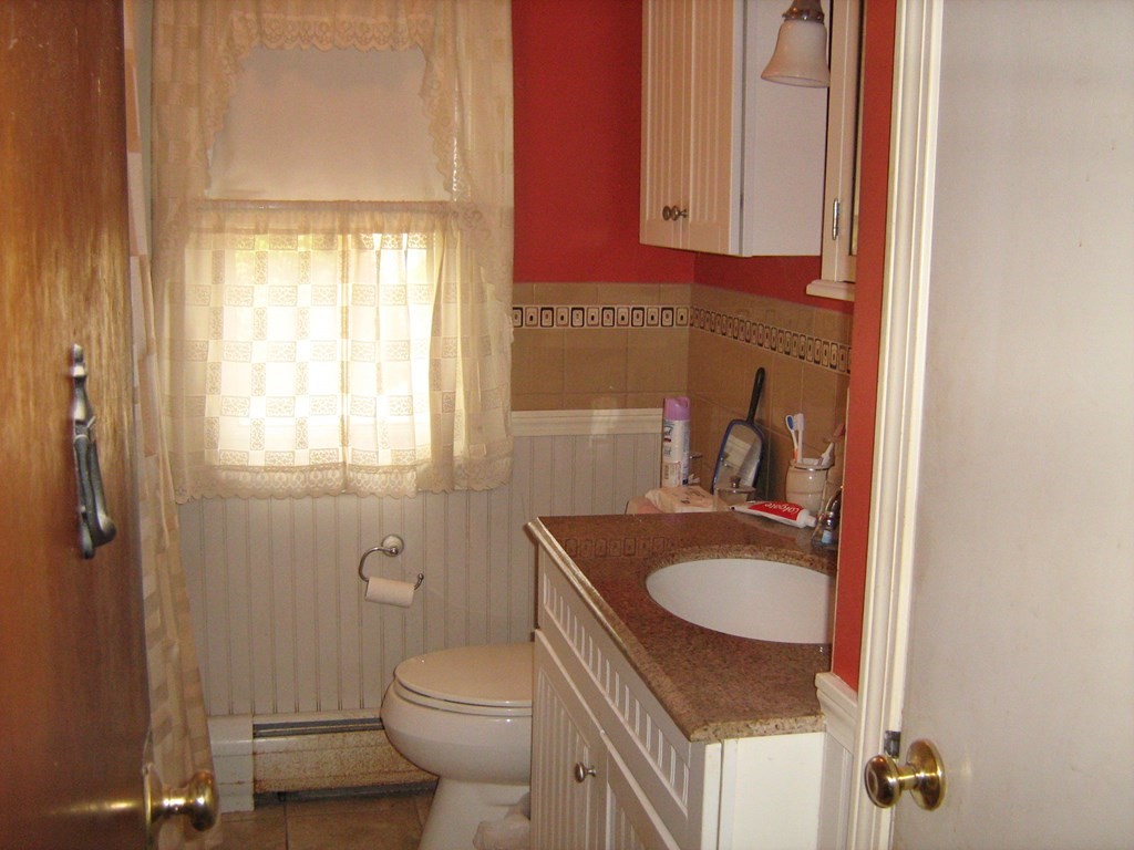 30 Robinson Road West Springfield, MA 01089 - Photo 5 of 17 Gallery Image 5