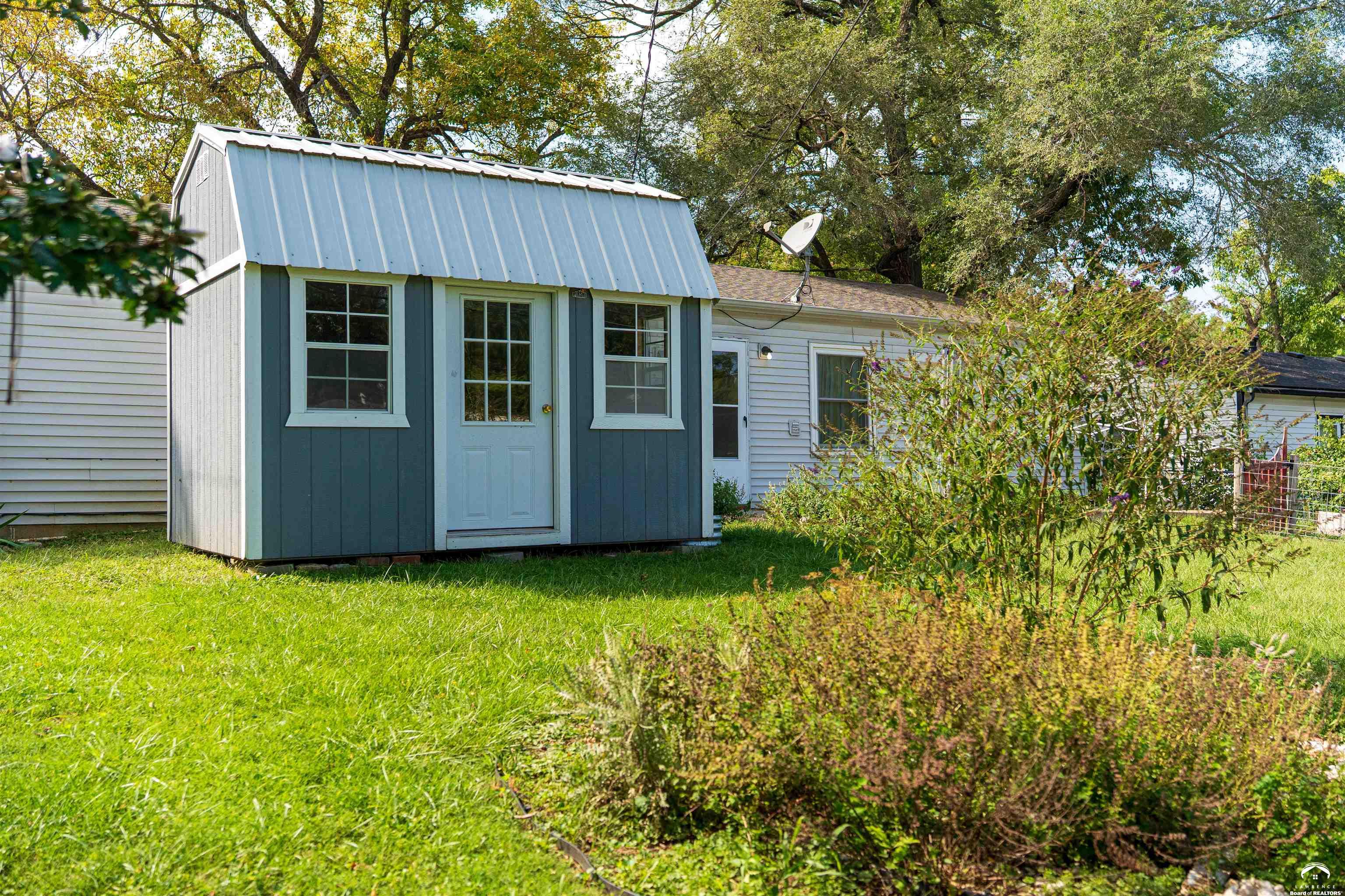 1736 Brook Street Lawrence, KS 66044 - Photo 4 of 24