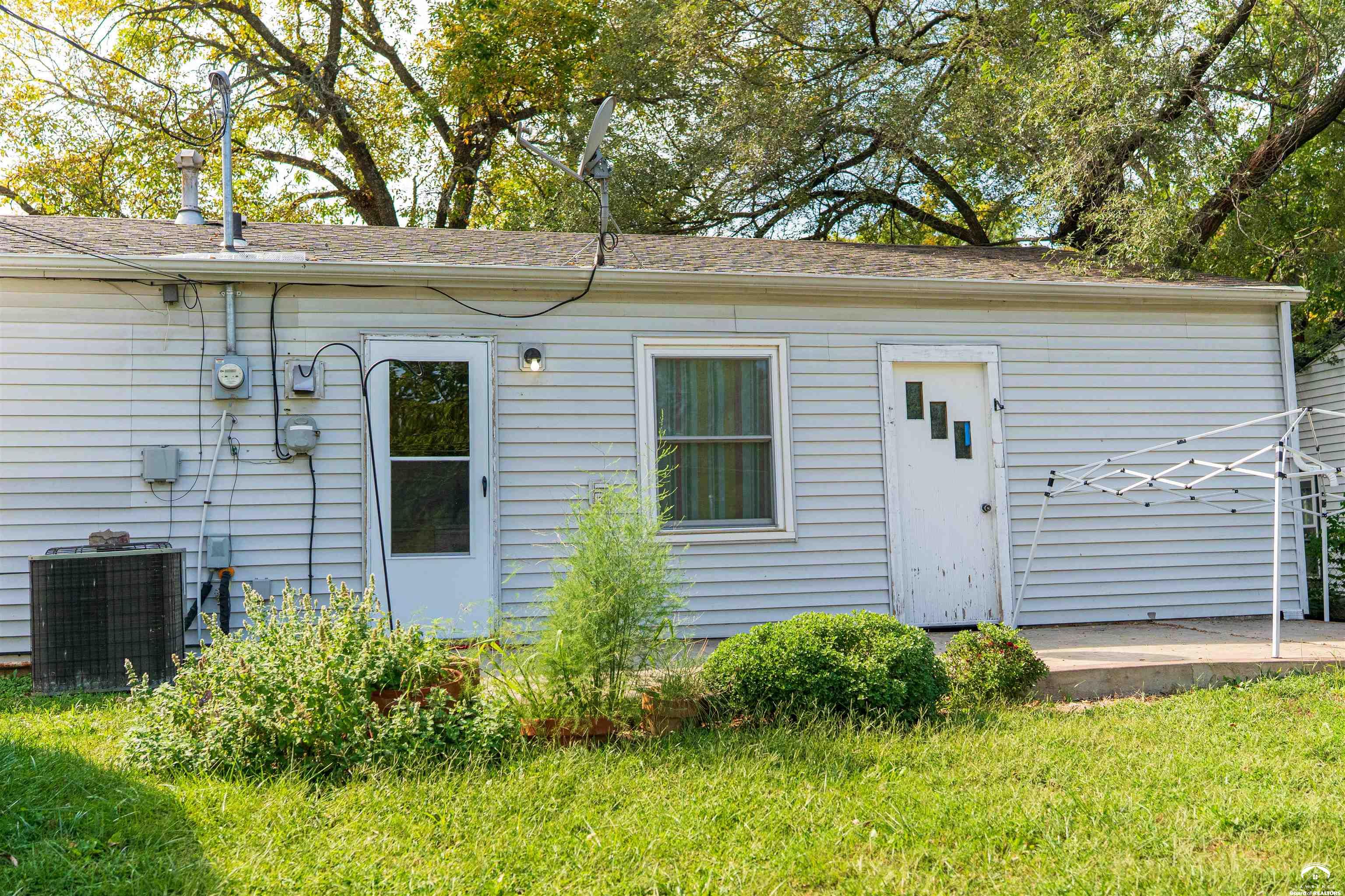 1736 Brook Street Lawrence, KS 66044 - Photo 5 of 24