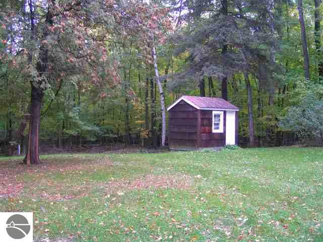 6965 South Dunns Farm Road Maple City, MI 49664 - Photo 4 of 9 1669333-3.JPG