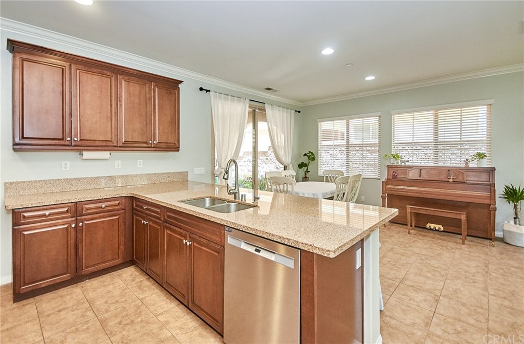 65 Distant Star Irvine, CA 92618 - Photo 6 of 44