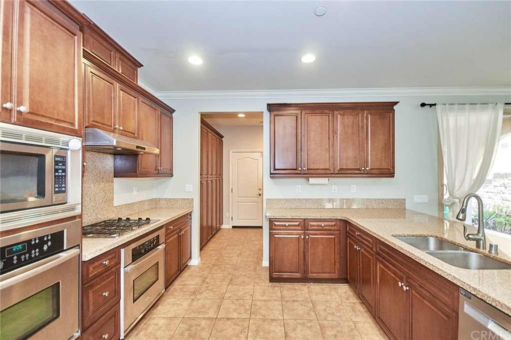 65 Distant Star Irvine, CA 92618 - Photo 9 of 44