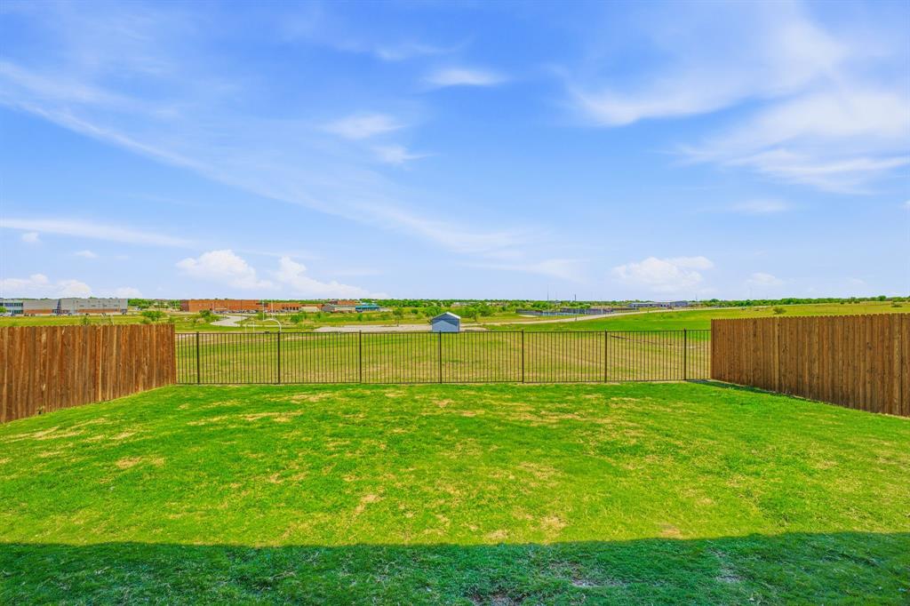 800 Jaguar Ridge Godley, TX 76044 - Photo 19 of 23 a view of an ocean with a big yard