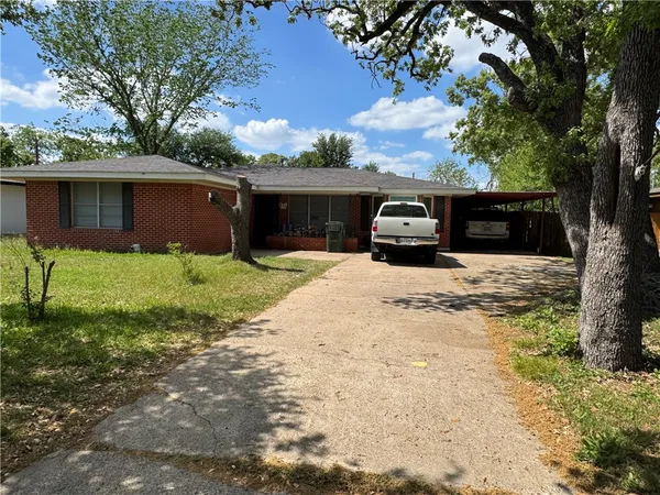 $330,000 | 208 Helena Street, Bryan, TX 77801