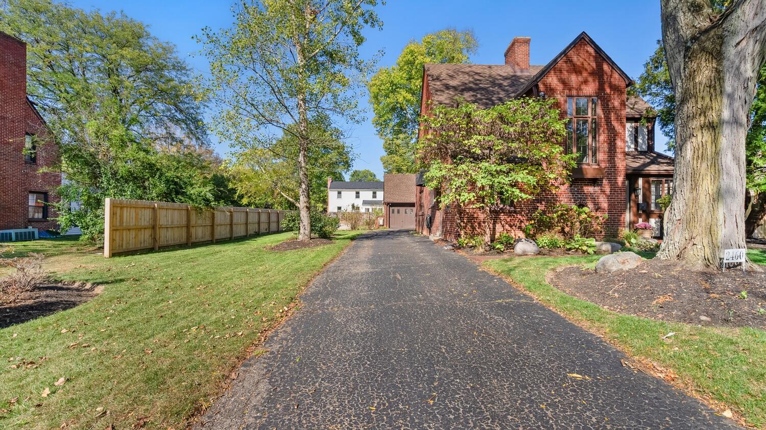 2460 Dover Road Columbus, OH 43209 - Photo 3 of 75 2. 2460 Dover Rd Columbus-2