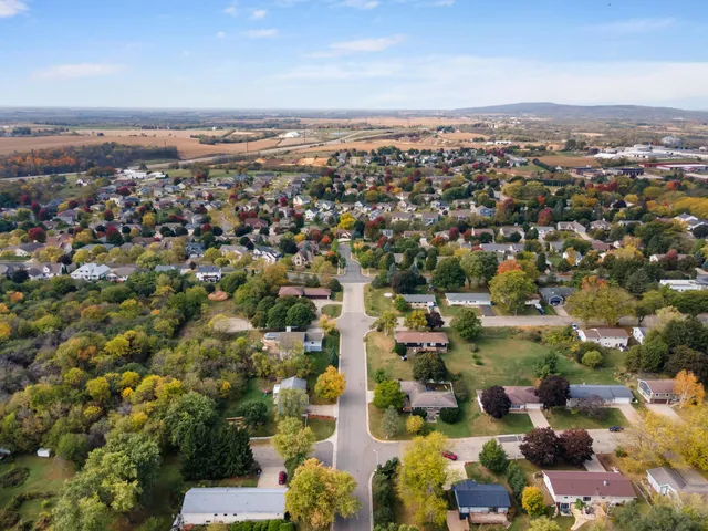 $399,900 | 305 South S Mount, Mount Horeb, WI 53572