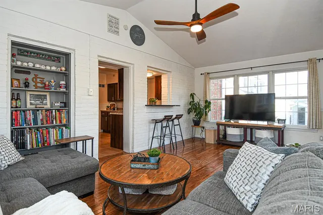 $439,900 | 1412 Gardenia Drive, St. Louis, MO 63119