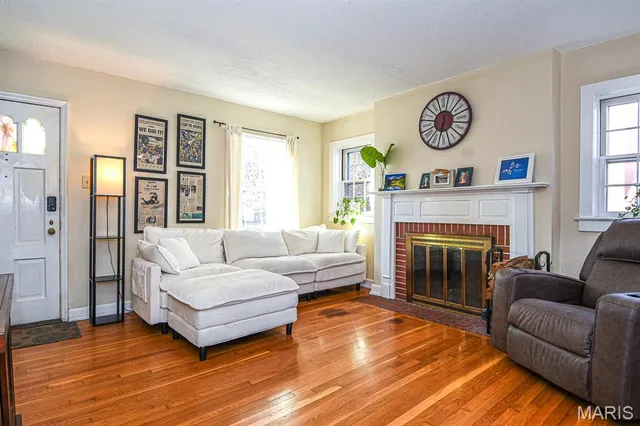 $439,900 | 1412 Gardenia Drive, St. Louis, MO 63119