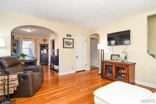 $439,900 | 1412 Gardenia Drive, St. Louis, MO 63119