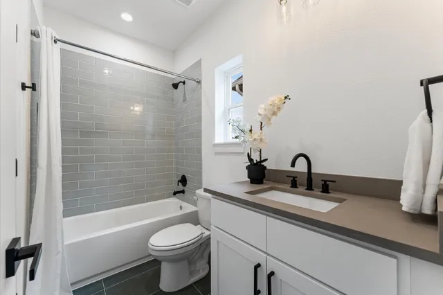 $329,900 | 6419 Madrid Street, Houston, TX 77021