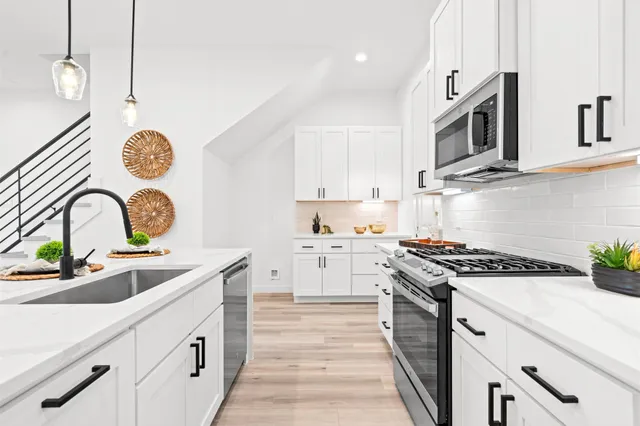 $329,900 | 6419 Madrid Street, Houston, TX 77021