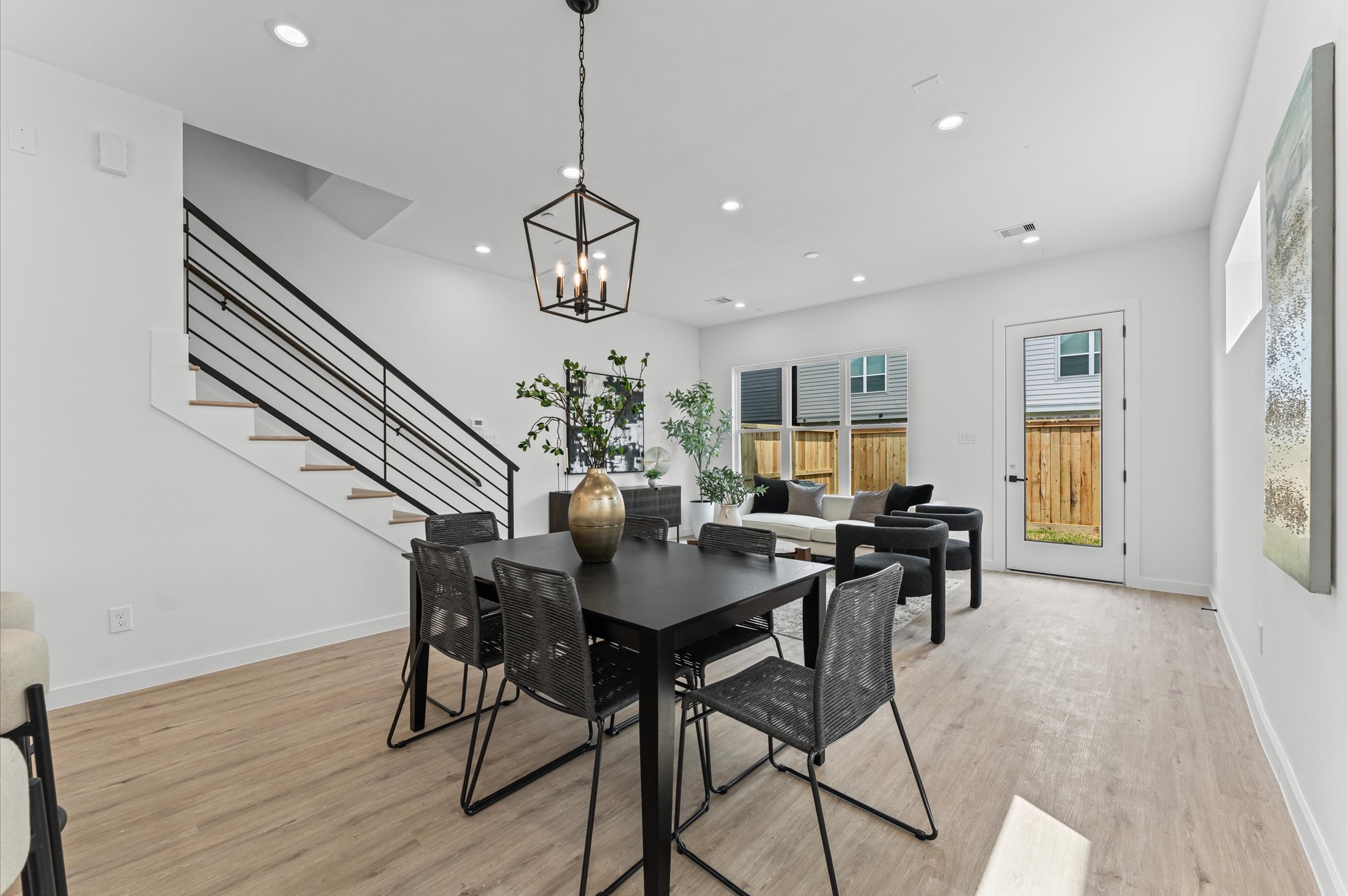 6419 Madrid Street Houston, TX 77021 - Photo 6 of 25 Dining area