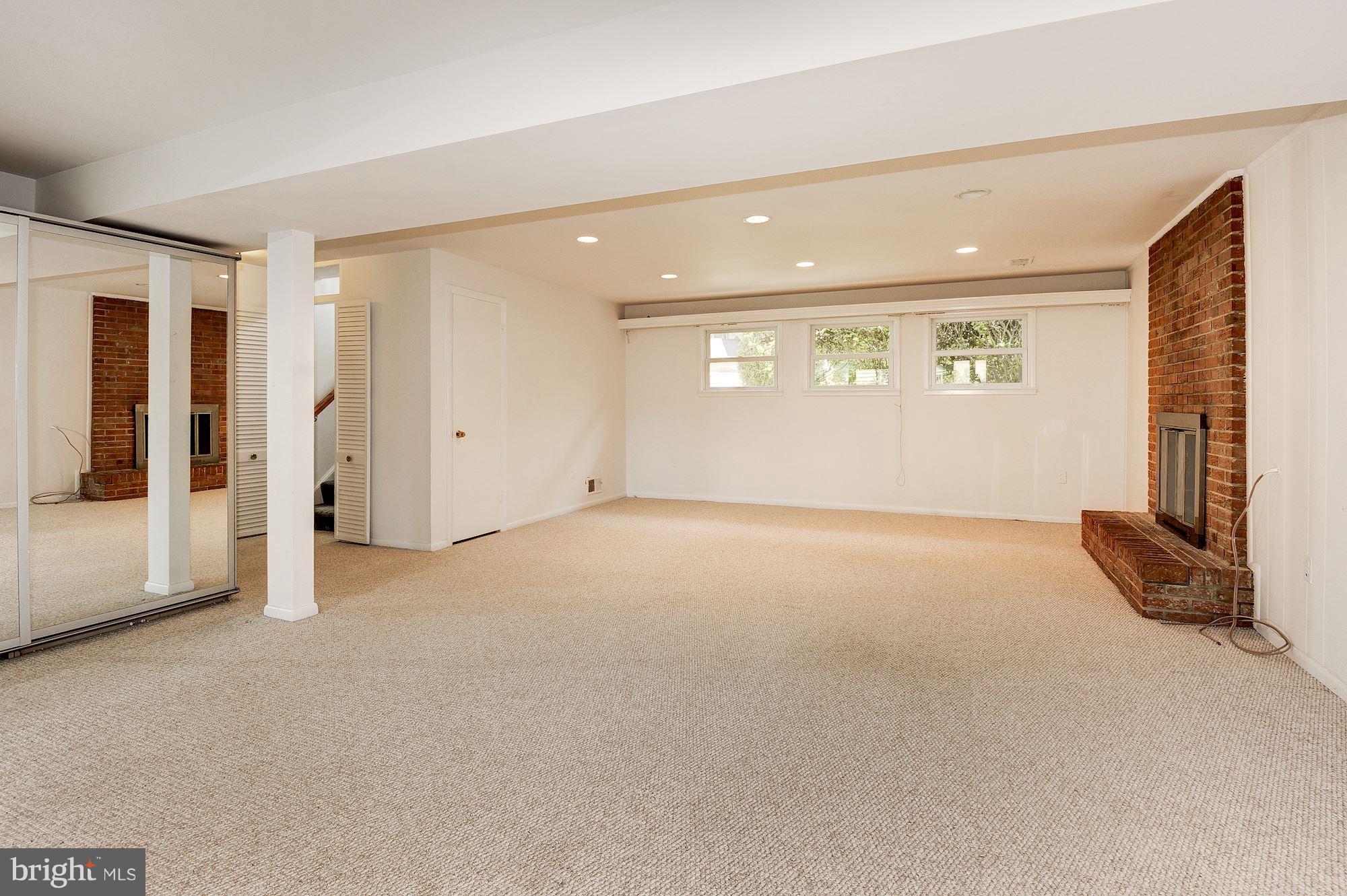 7017 Hector Road McLean, VA 22101 - Photo 23 of 28 Family Room