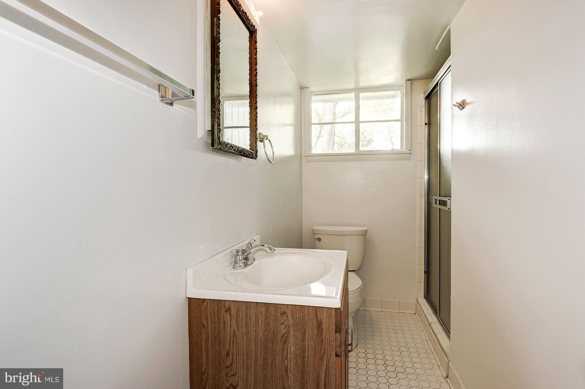 7017 Hector Road McLean, VA 22101 - Photo 25 of 28 Bath