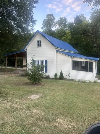 a view of a house with backyard